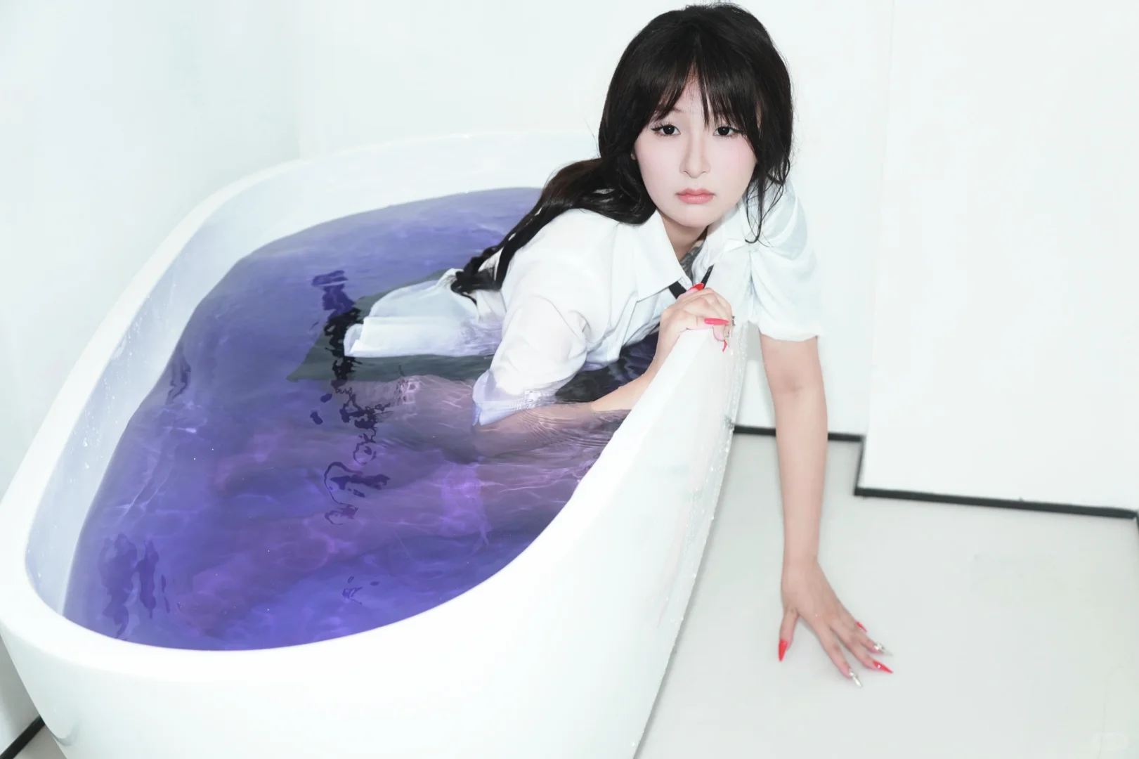 妹妹说紫色很有韵味｜JK浴缸纯欲天花板
