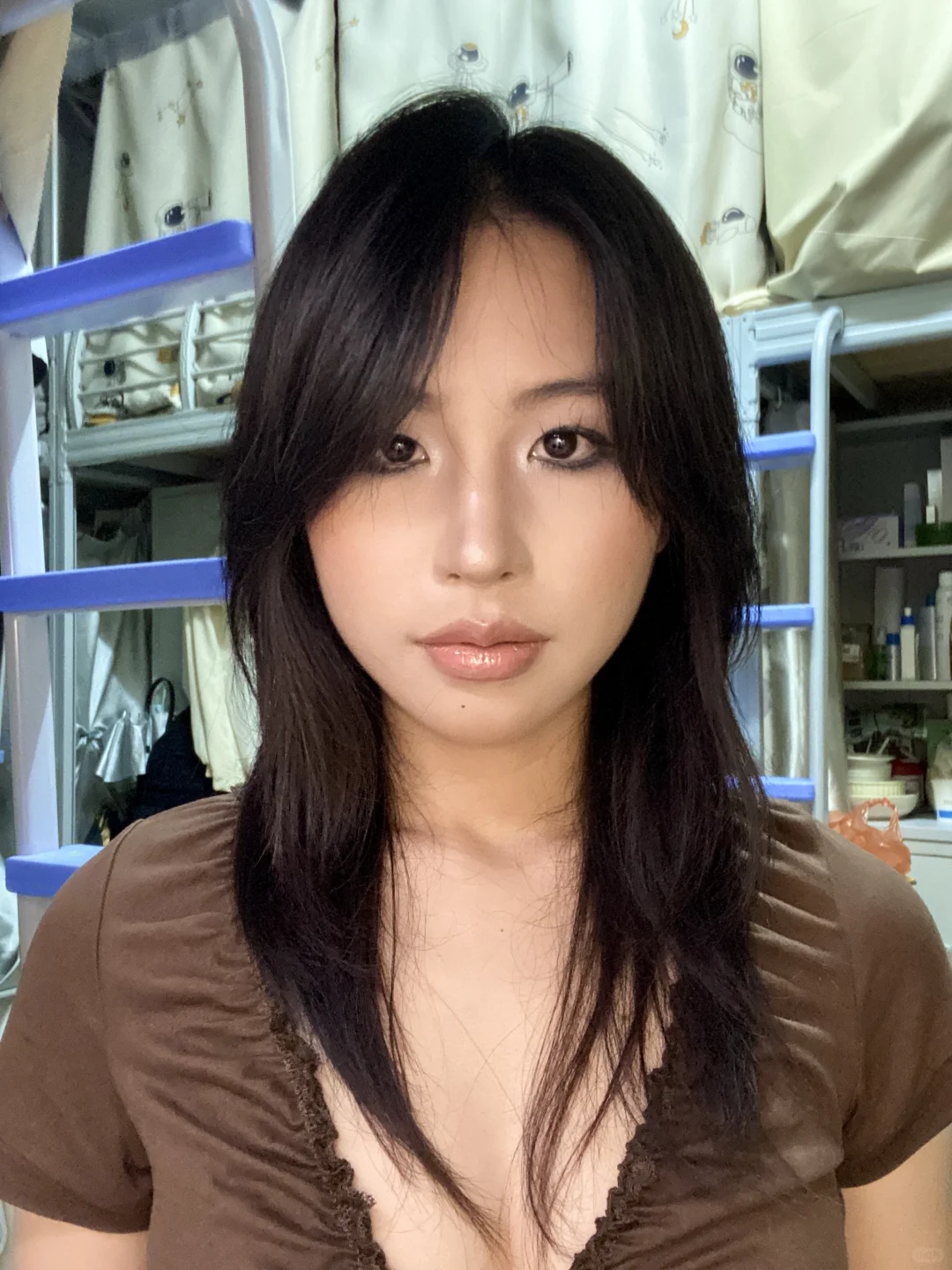 “她是个面临尴尬的轻熟女，今年27”