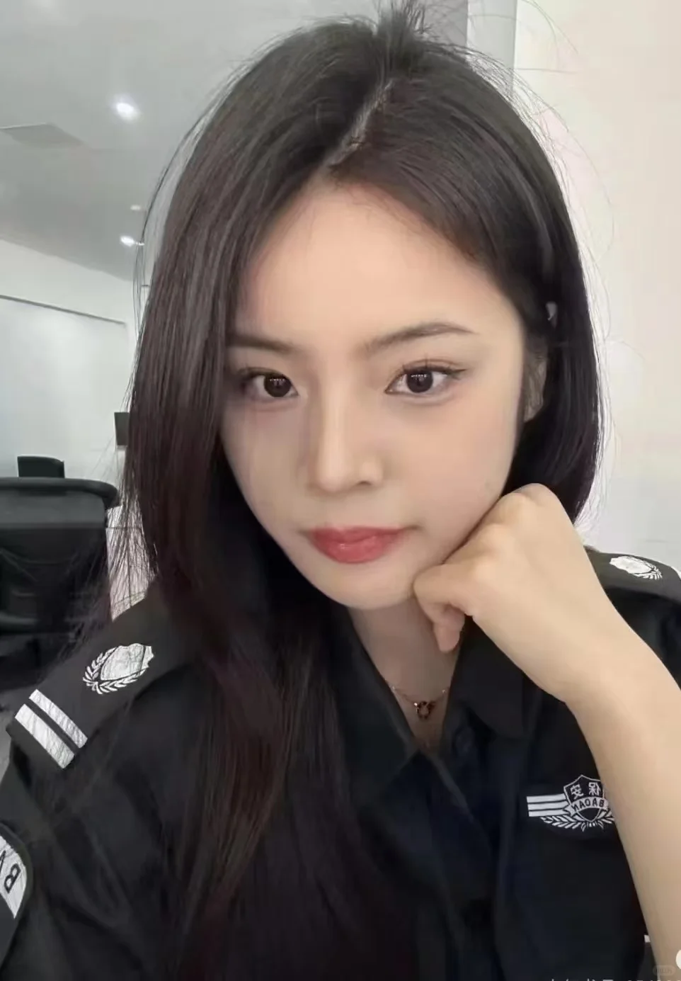 女保安终于来了，有一起的吗？