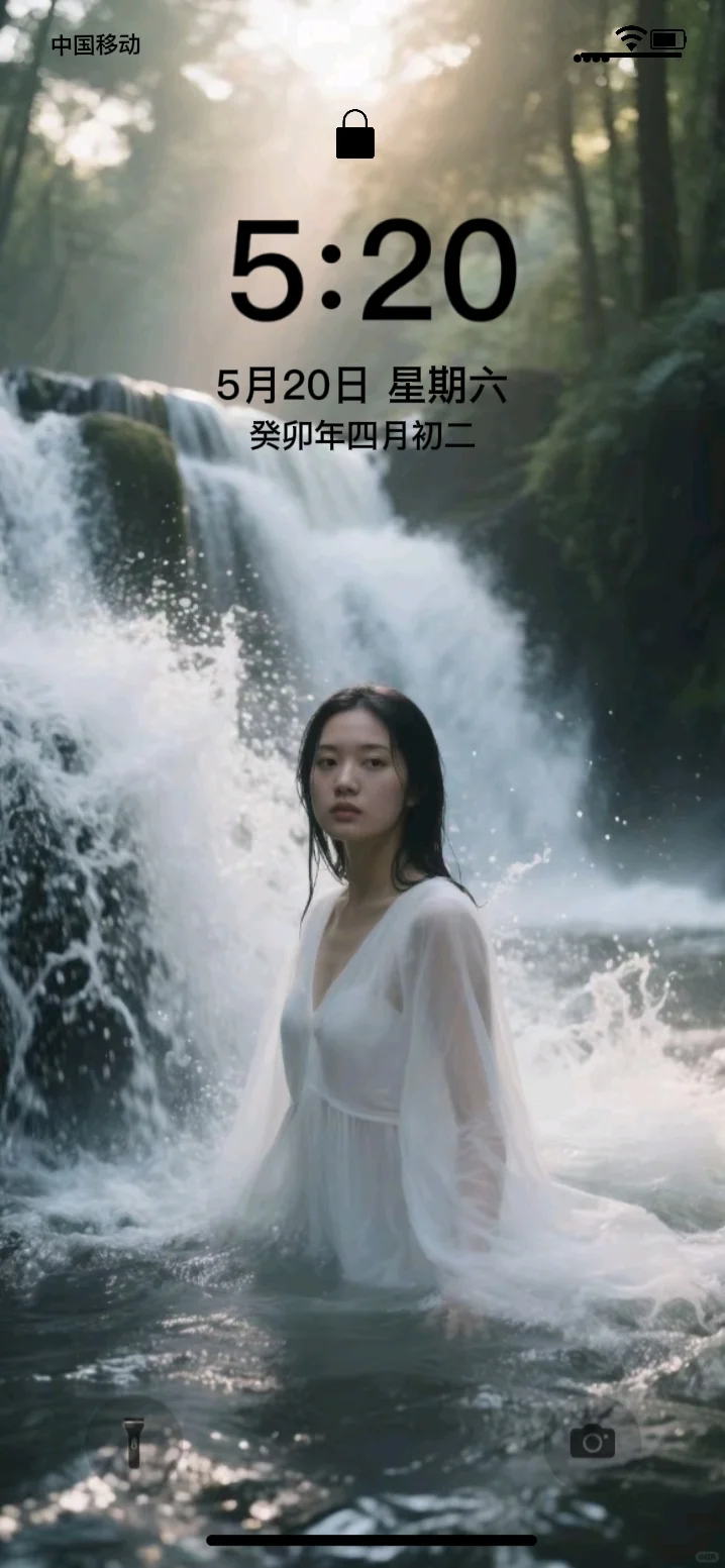 壁纸分享｜ 瀑影凝姿