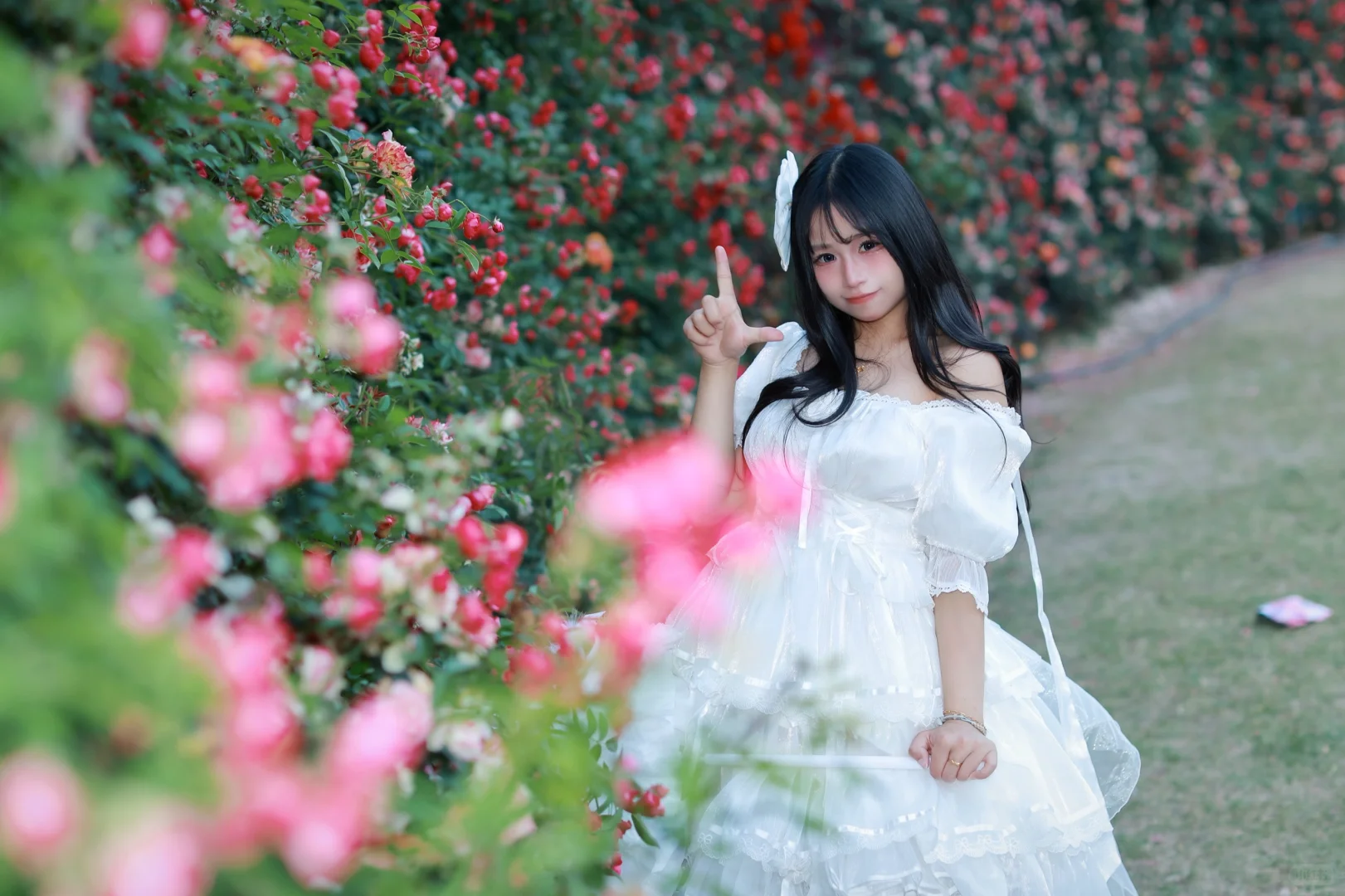 春天里的蔷薇花女孩