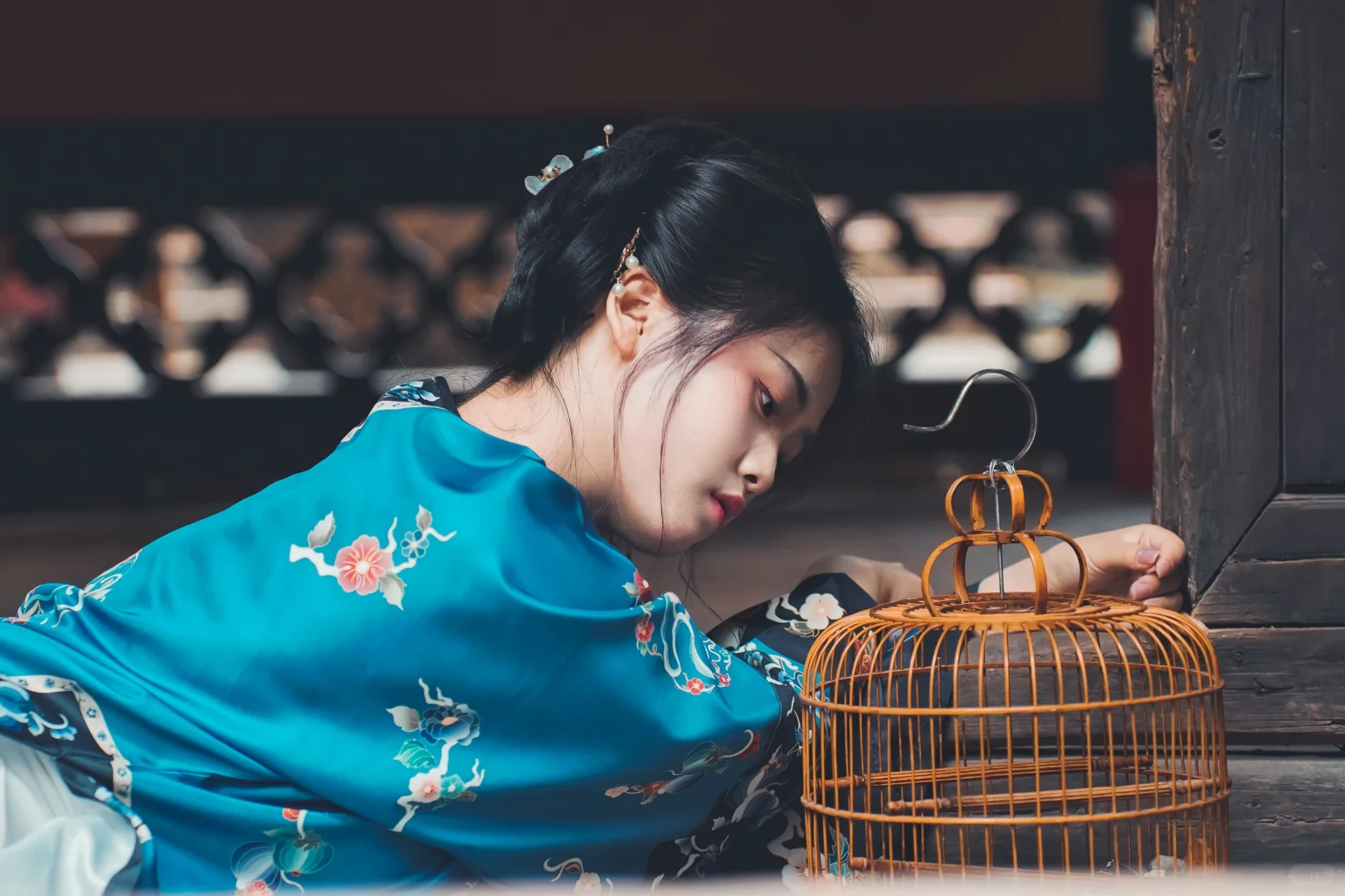 在唐诗宋词里，等一个回眸