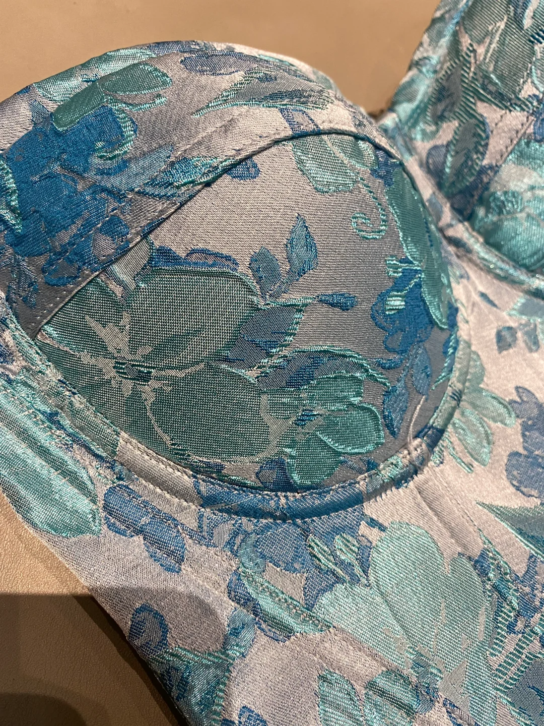 我服了这胸衣好看到藏不住了❗️