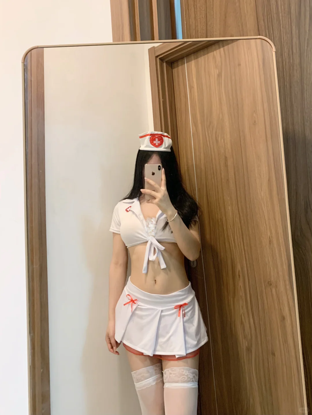 左滑帮我穿上身！今天是纯白小护士❗️