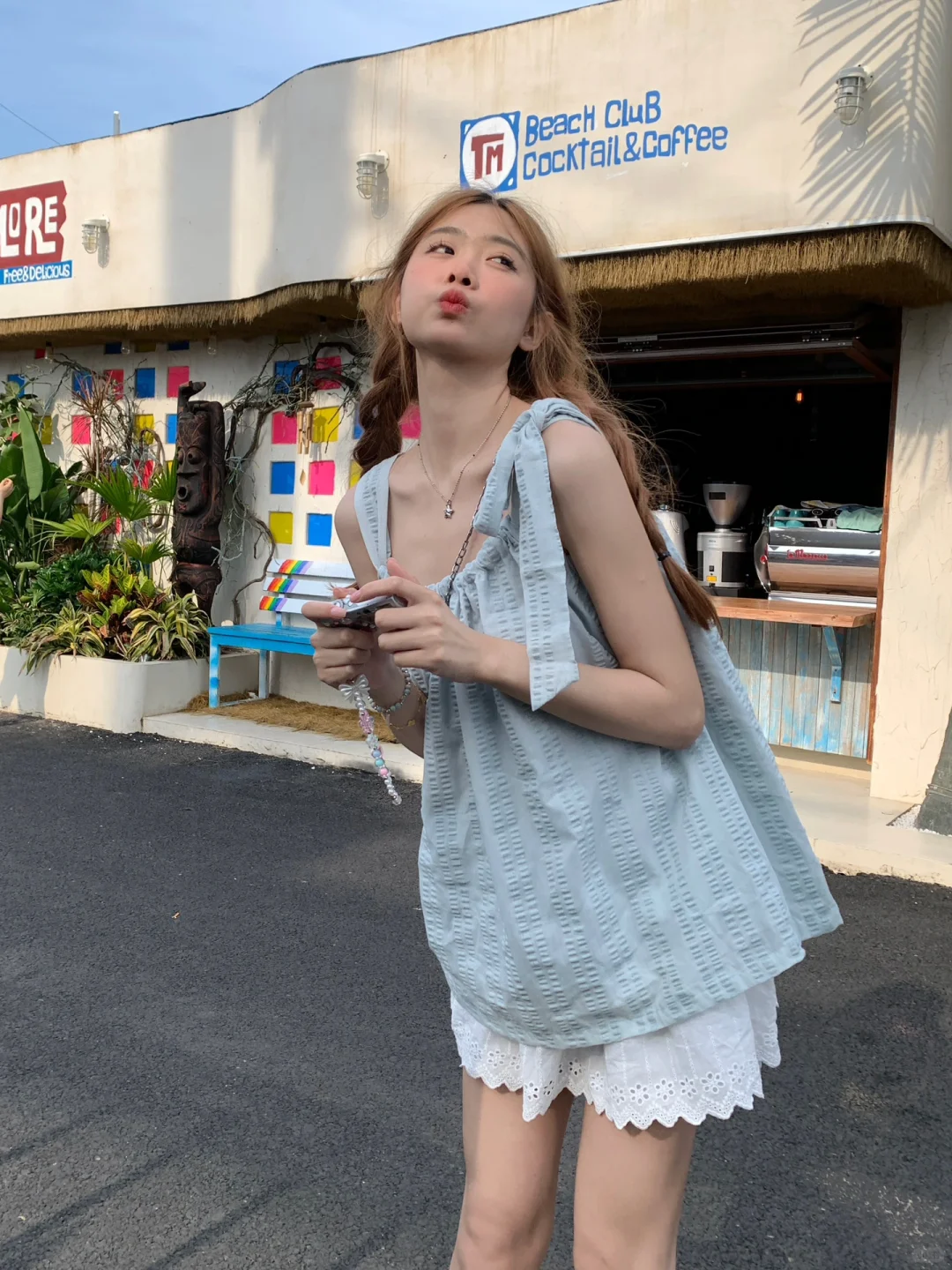 喜欢穿小清新一点的吊带上衣