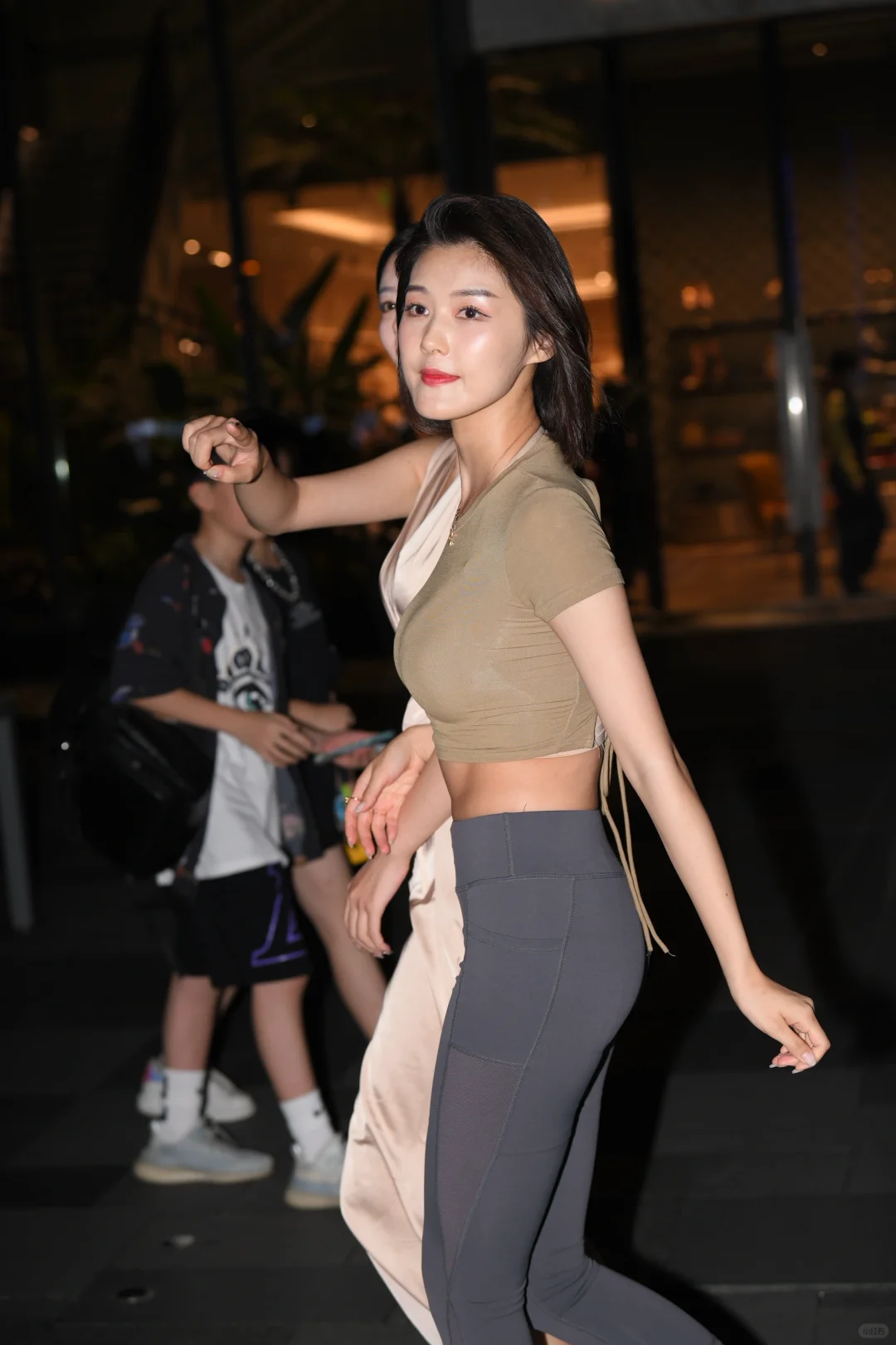 街拍辣妹、时尚又性感