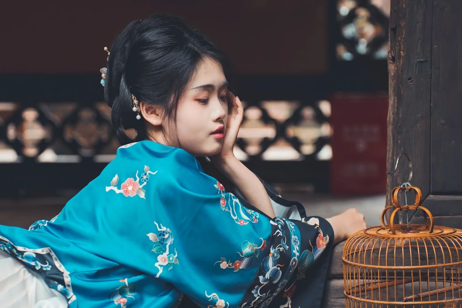 在唐诗宋词里，等一个回眸