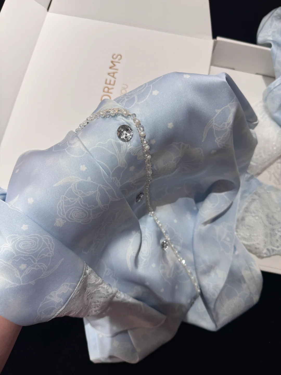 富家女私藏睡衣！缎面流光穿上不想脱
