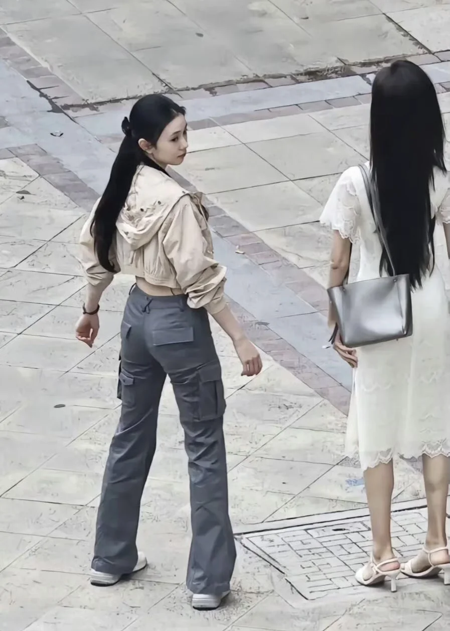 直观形象地展现此女的神比例