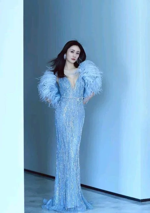 小曲线：逆境中的母爱与智慧