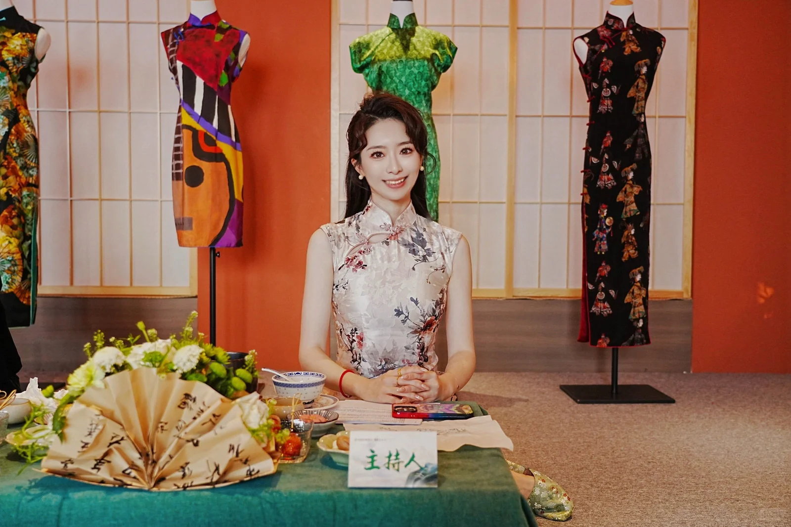 女主持 “一袭旗袍 一梦芳华”