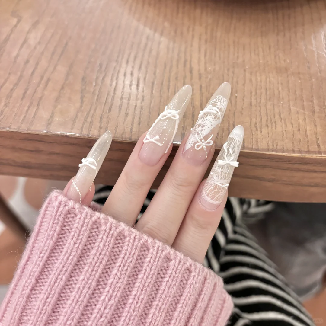 纯纯的蕾丝蝴蝶结美甲～