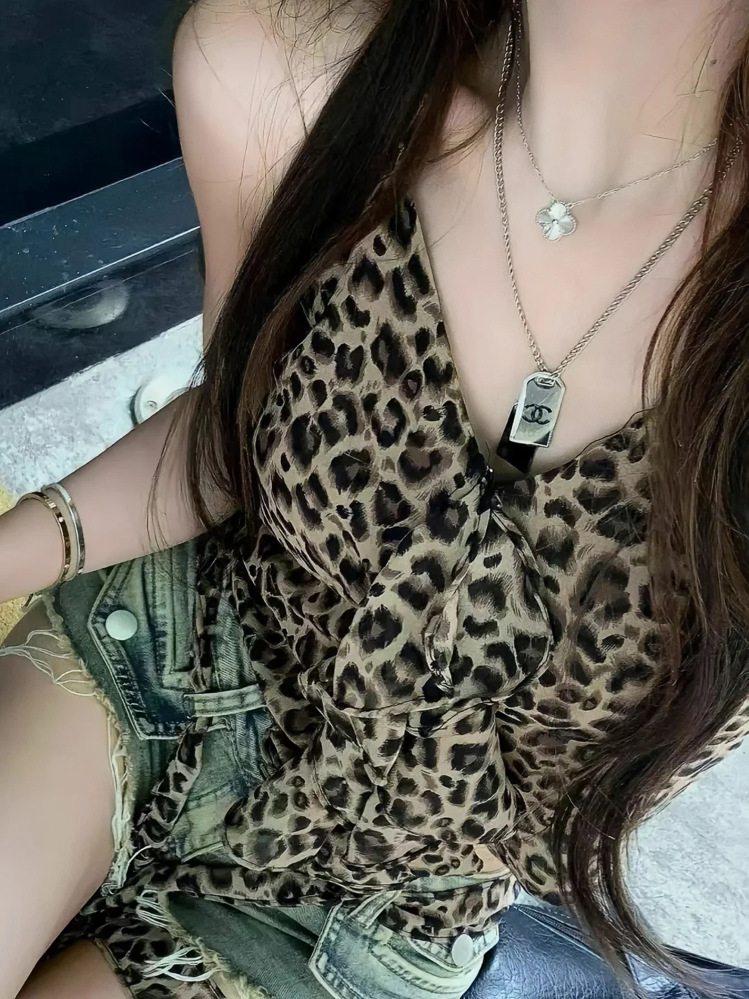 穿吊带豹纹🐆 做气质女人