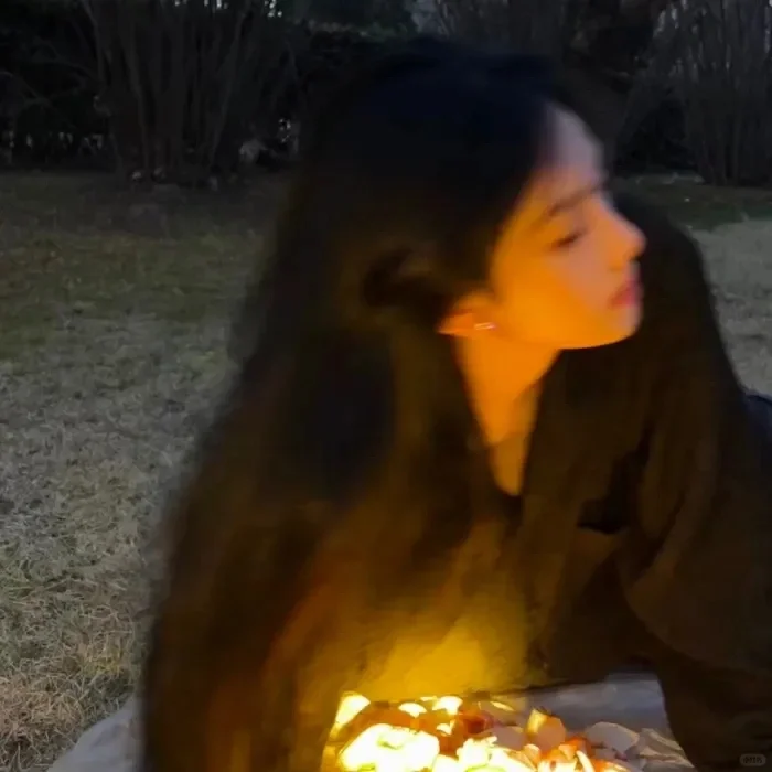 氛围感背影女生头像