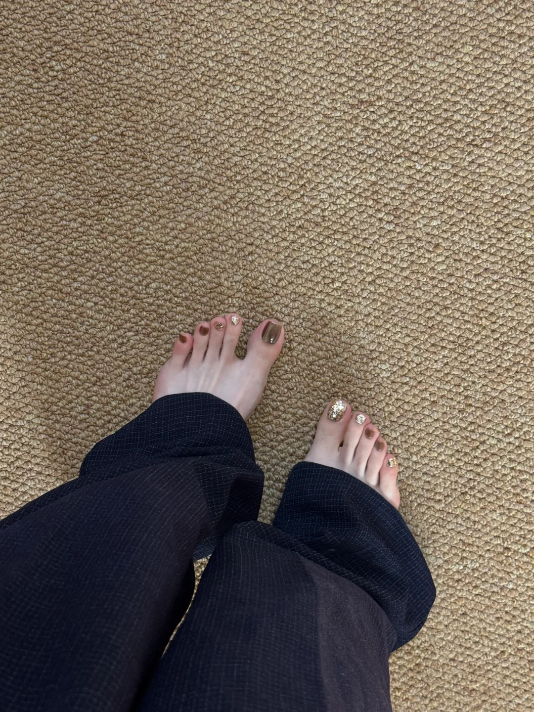 向全世界安利这个美甲❗️棕色猫眼配金色亮片