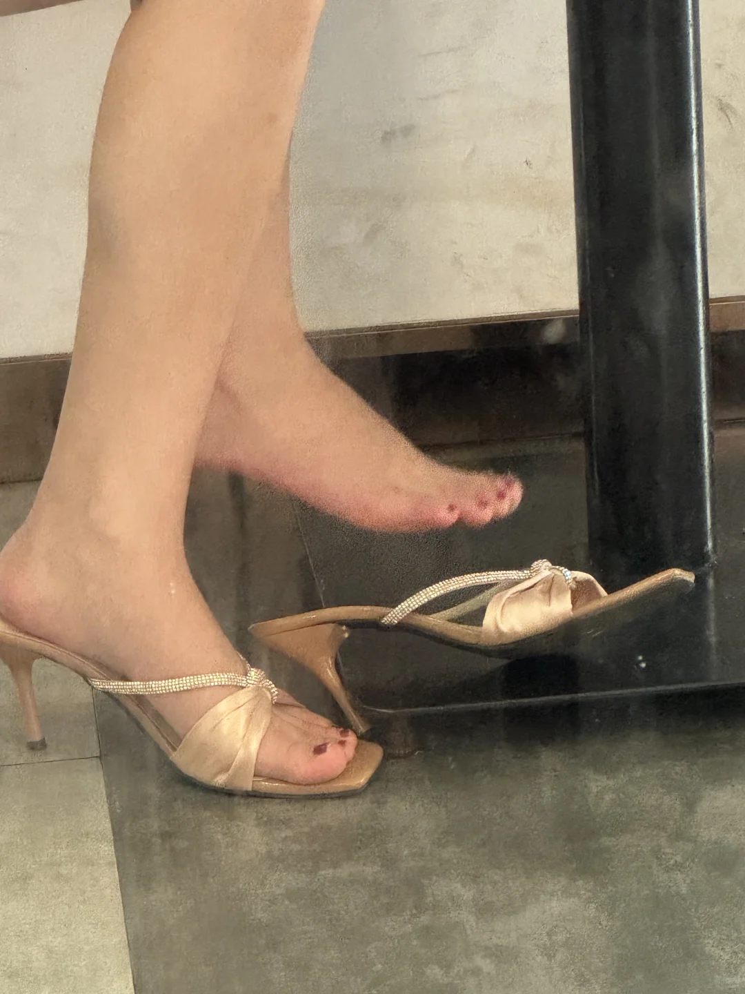 裸色高跟鞋👠真的好有女人味