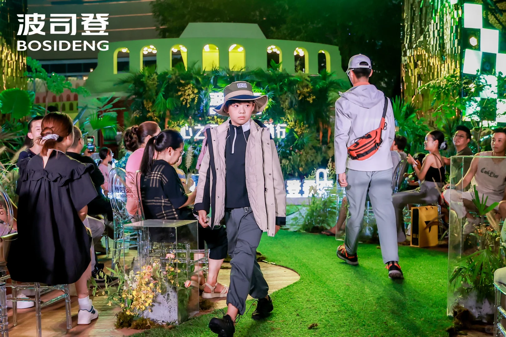 招募‼️坐标重庆。25号职业女模，服装秀