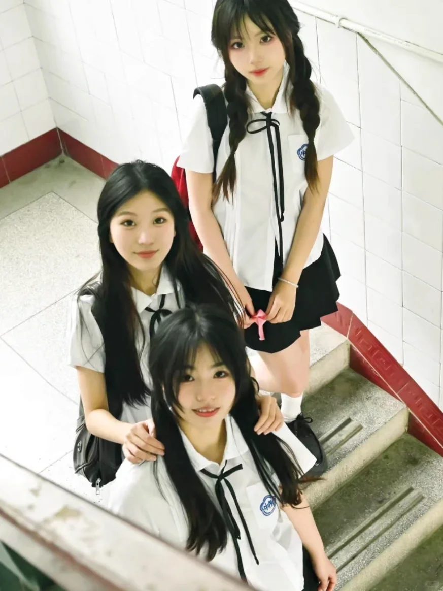 啊啊啊！和好朋友一起穿台湾校服拍照太绝了