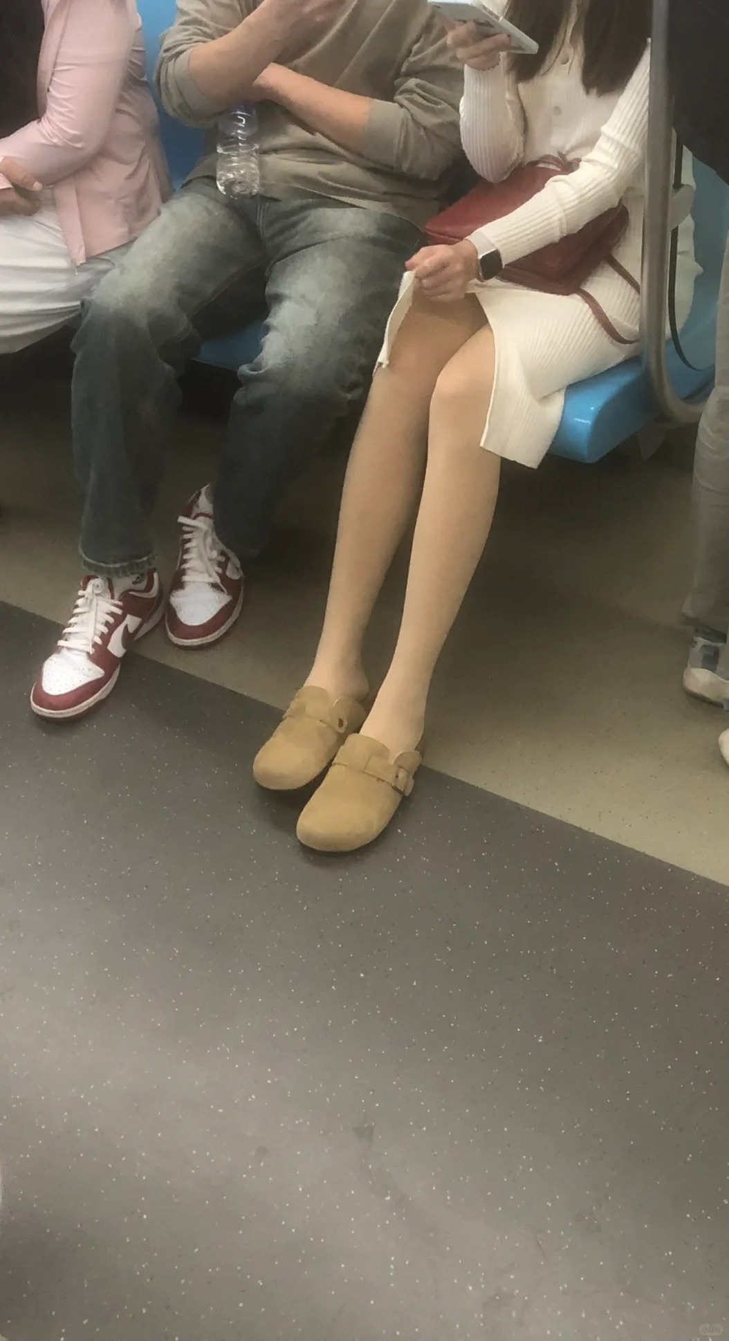肉丝勃肯鞋也挺好看