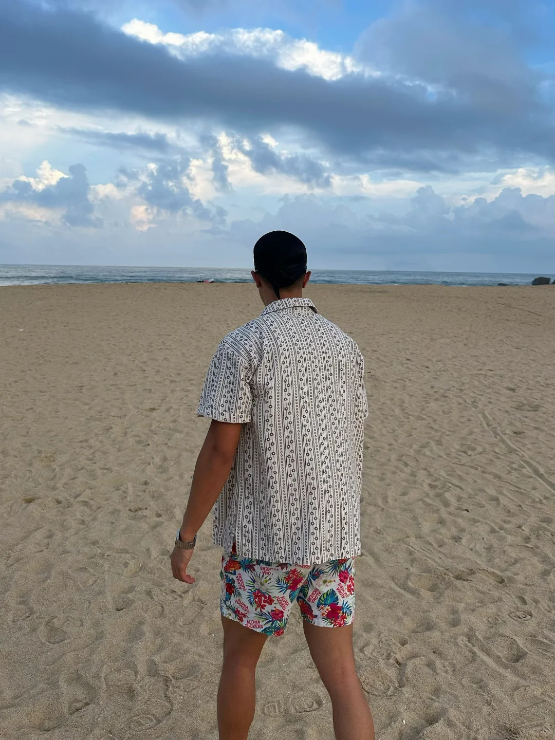黑皮的海边穿搭