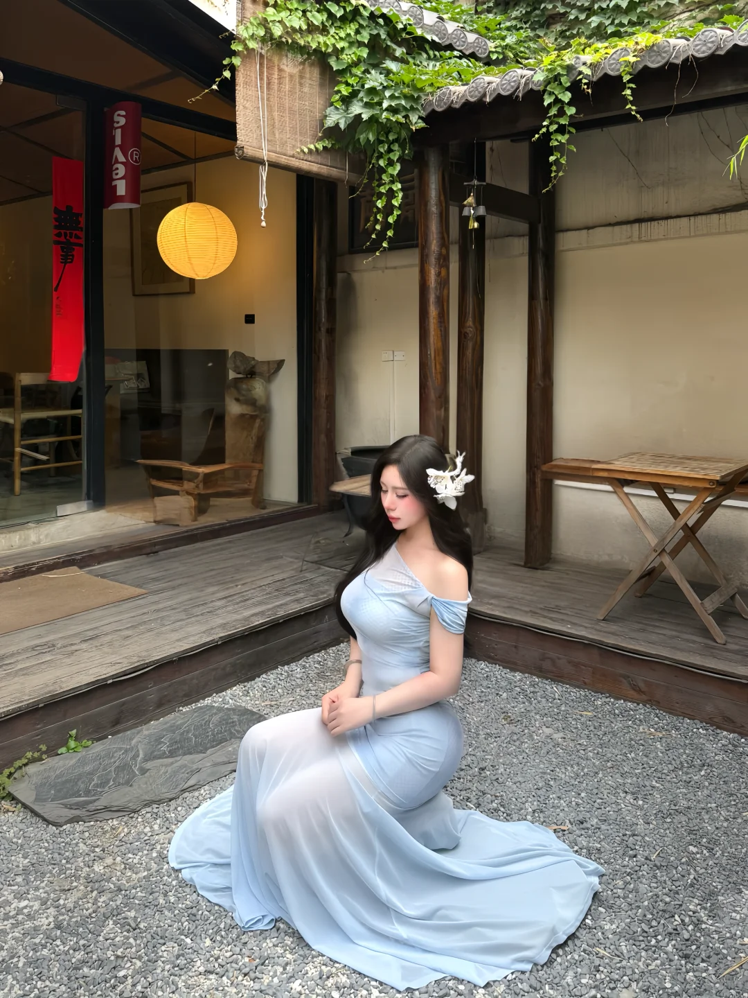 “像十四世纪的木质春”