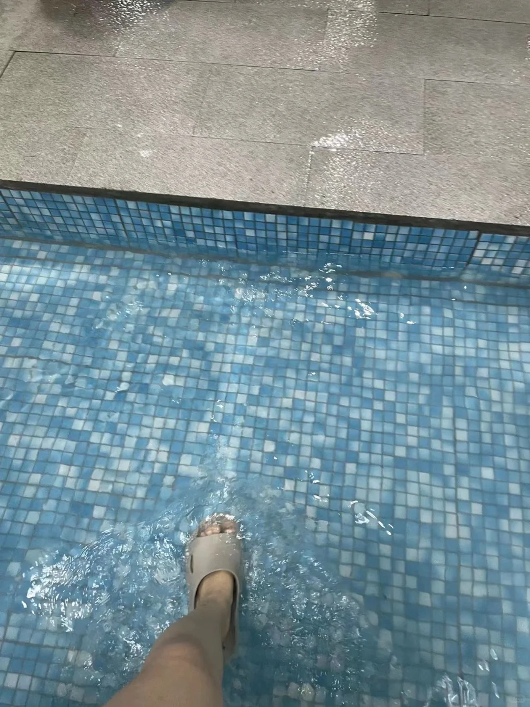 白癜风女孩游泳日记