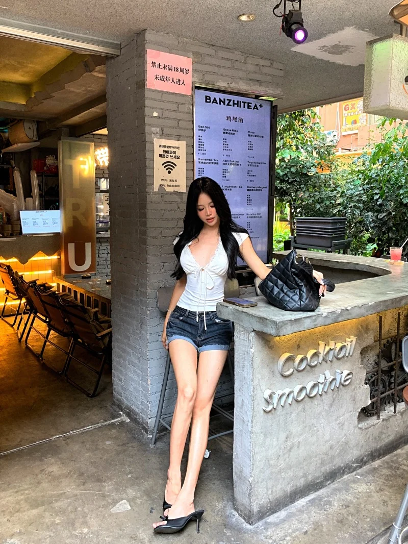 V领蕾丝上衣 好哇塞‼️