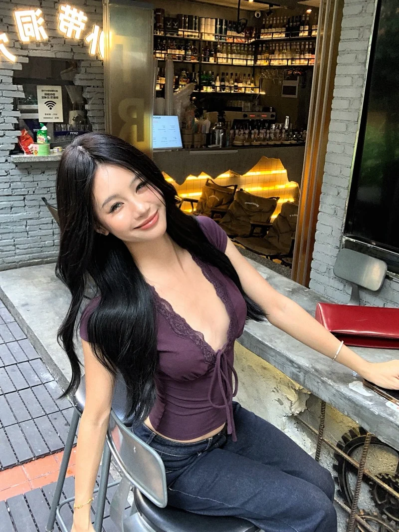 V领蕾丝上衣 好哇塞‼️