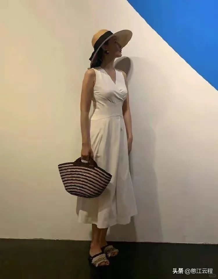 央视主持人刘芳菲，中国名女人妆容