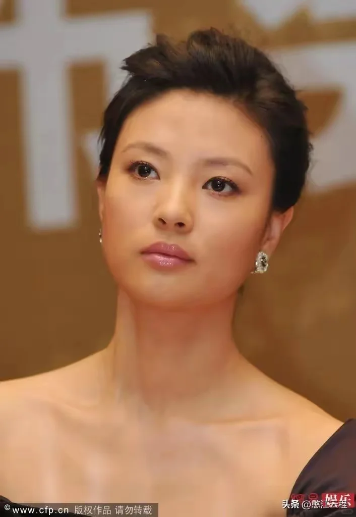 央视主持人刘芳菲，中国名女人妆容