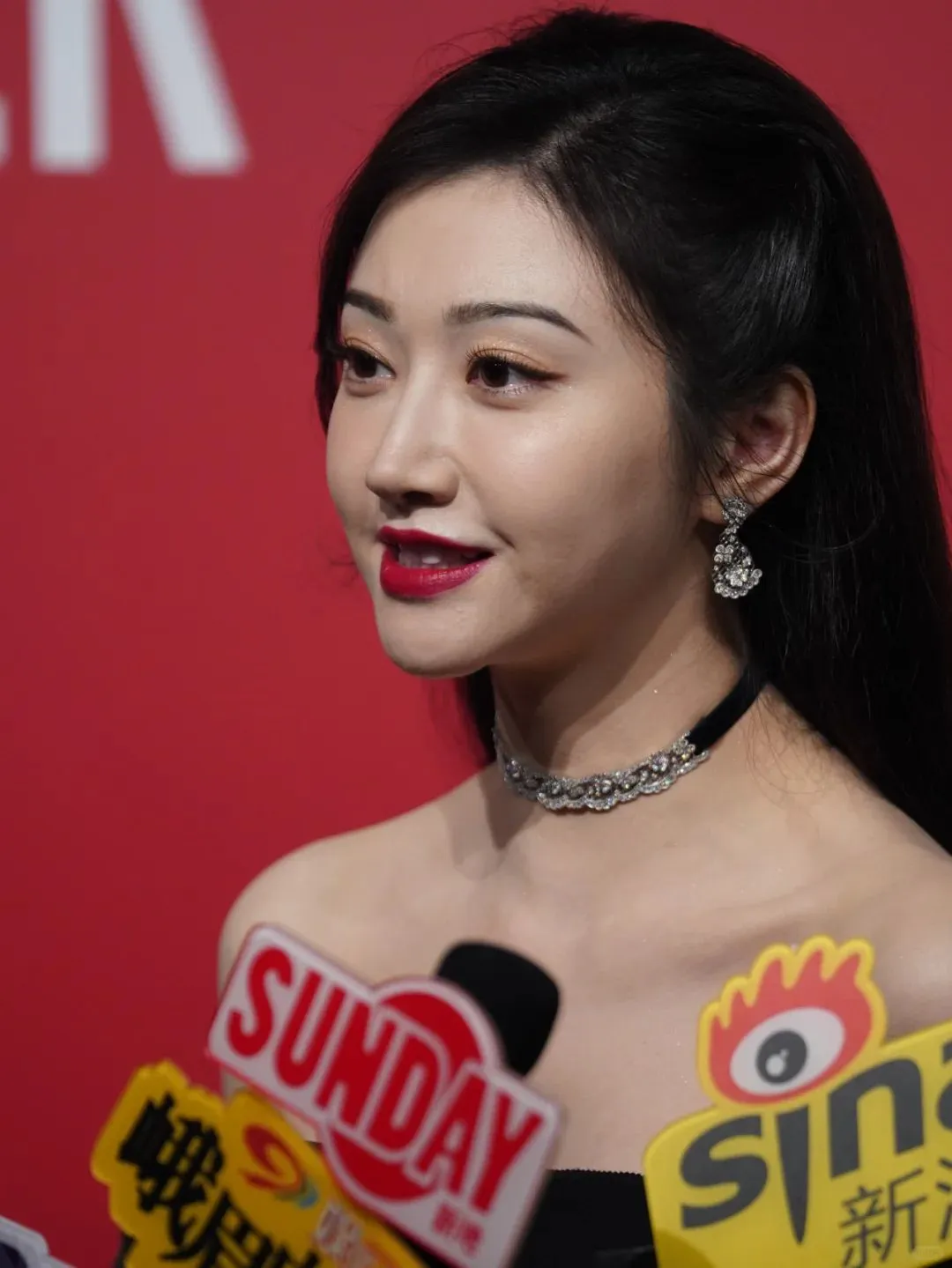不是，她这是咋回事。。。