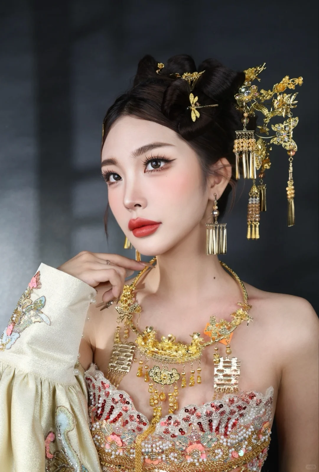 青岛小偿模特的新中式｜误入眉眼，可叹惊鸿