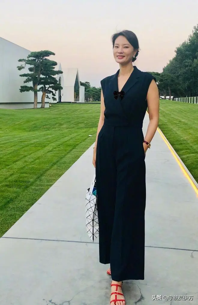 央视主持人刘芳菲，中国名女人妆容
