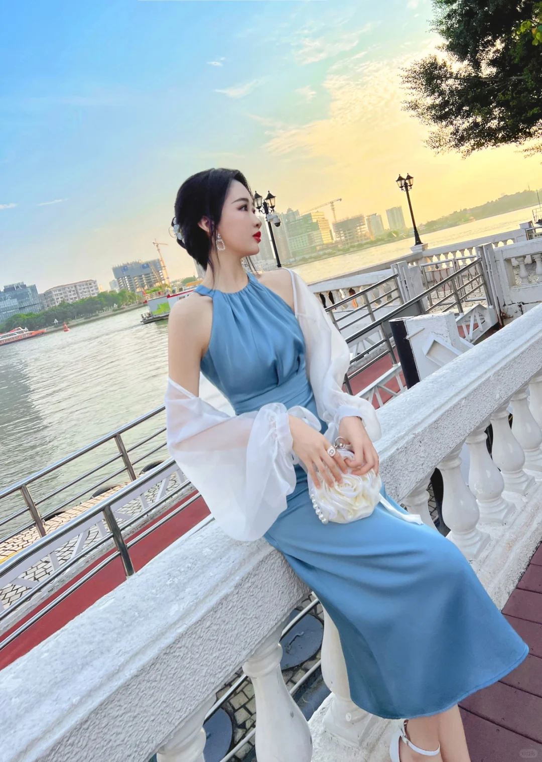 妩媚女人 一条展现性感的连衣裙