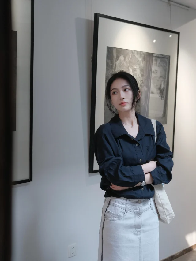 隔壁艺术系的清冷学姐