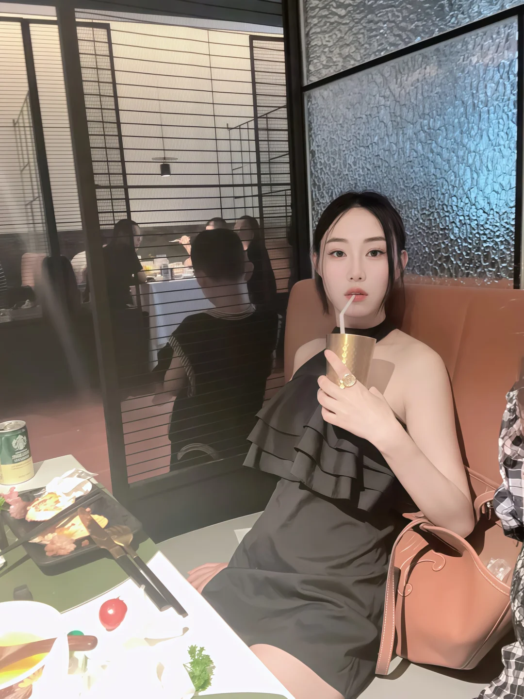 别叫姐姐了，叫阿姨吧～