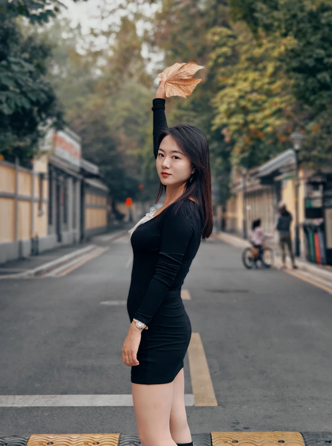 秋意渐浓，穿长靴宜加丝