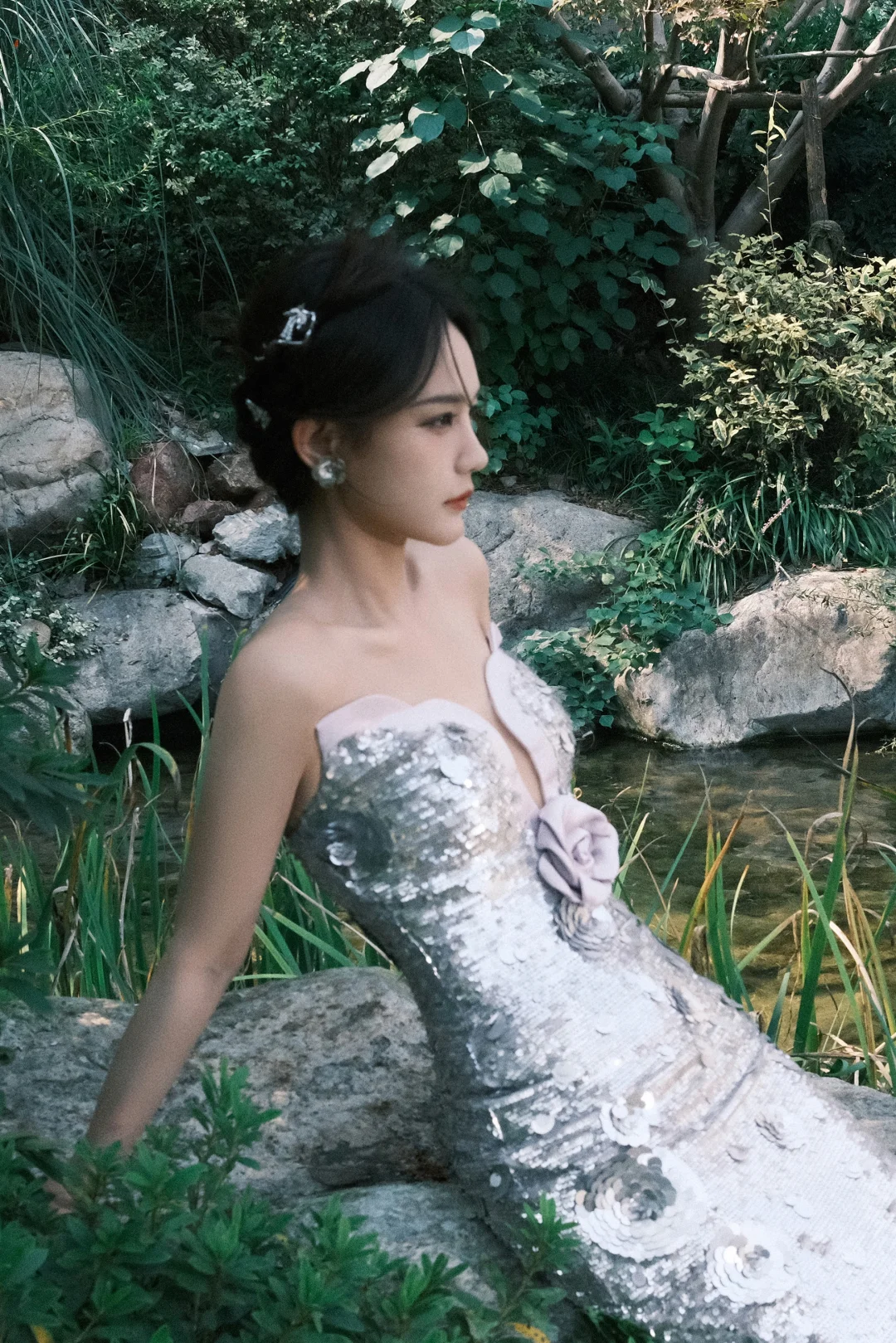 李一桐：脉脉眼中波，丹唇逐笑开！