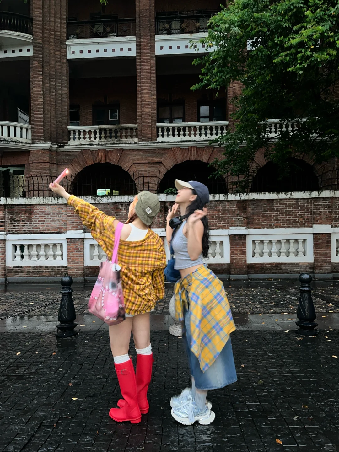 下雨天被彩色系🌈撞色穿搭治愈了