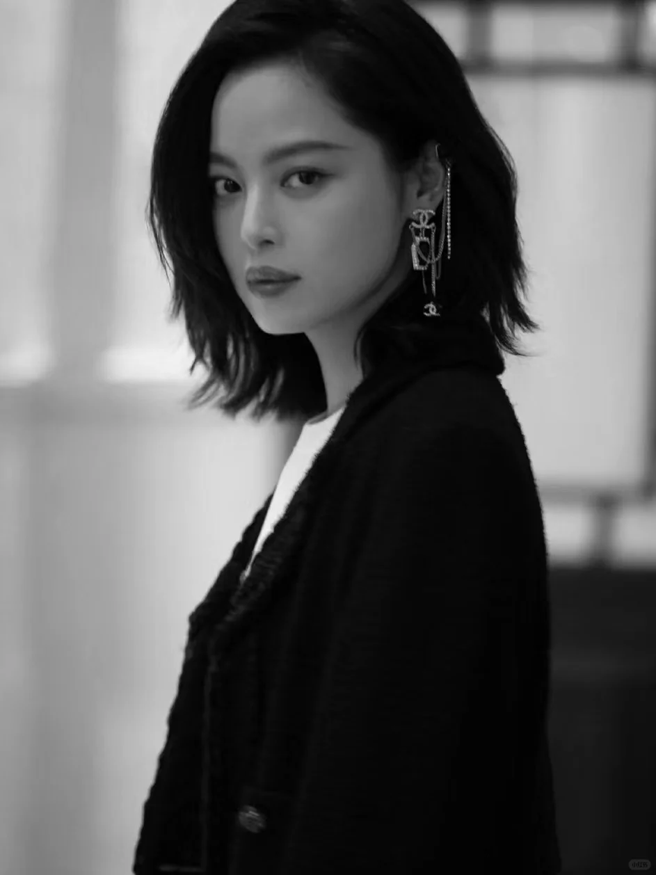辛芷蕾，这么妩媚又这么英气