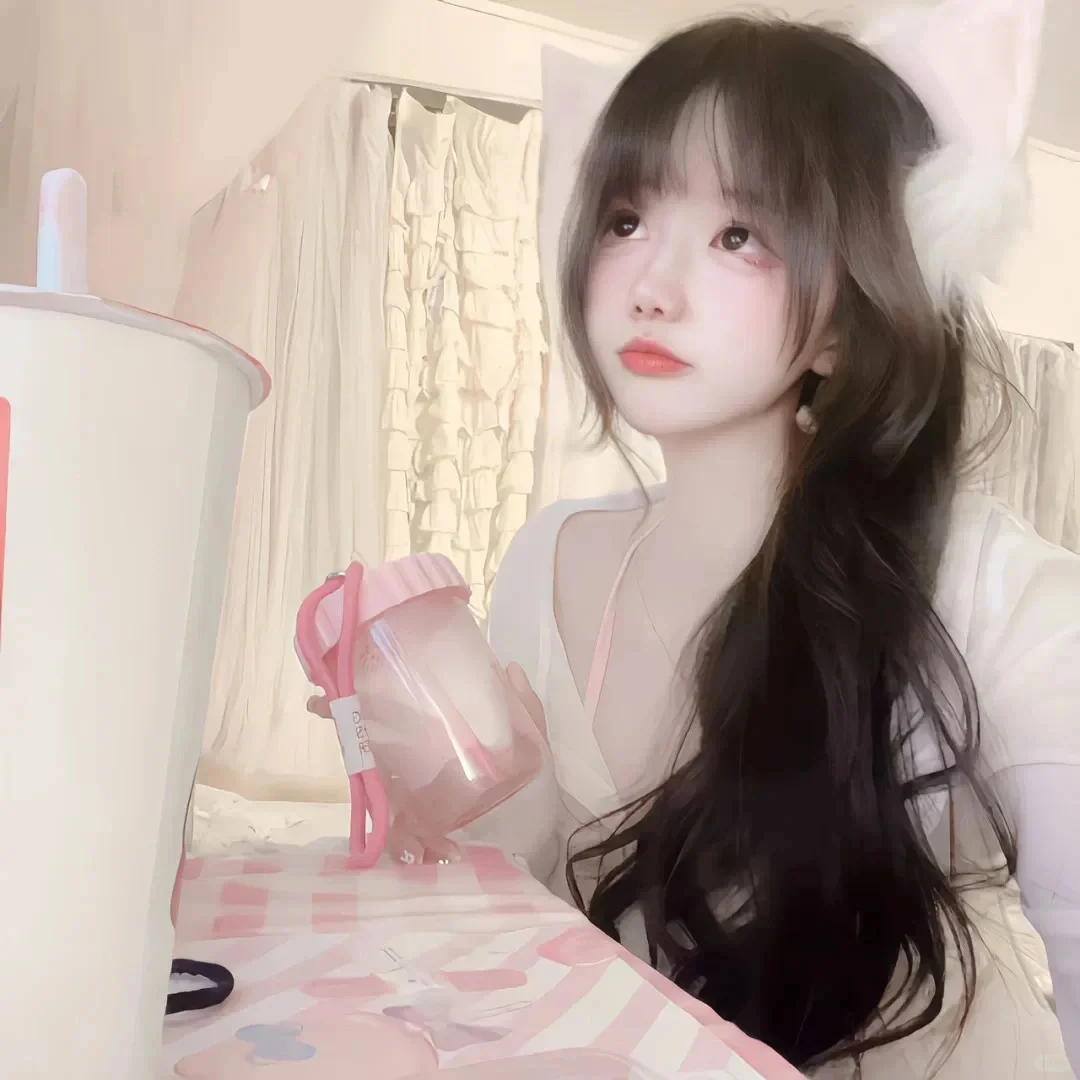 𝙒𝙚𝘾𝙝𝙖𝙩｜御姐or纯欲头像