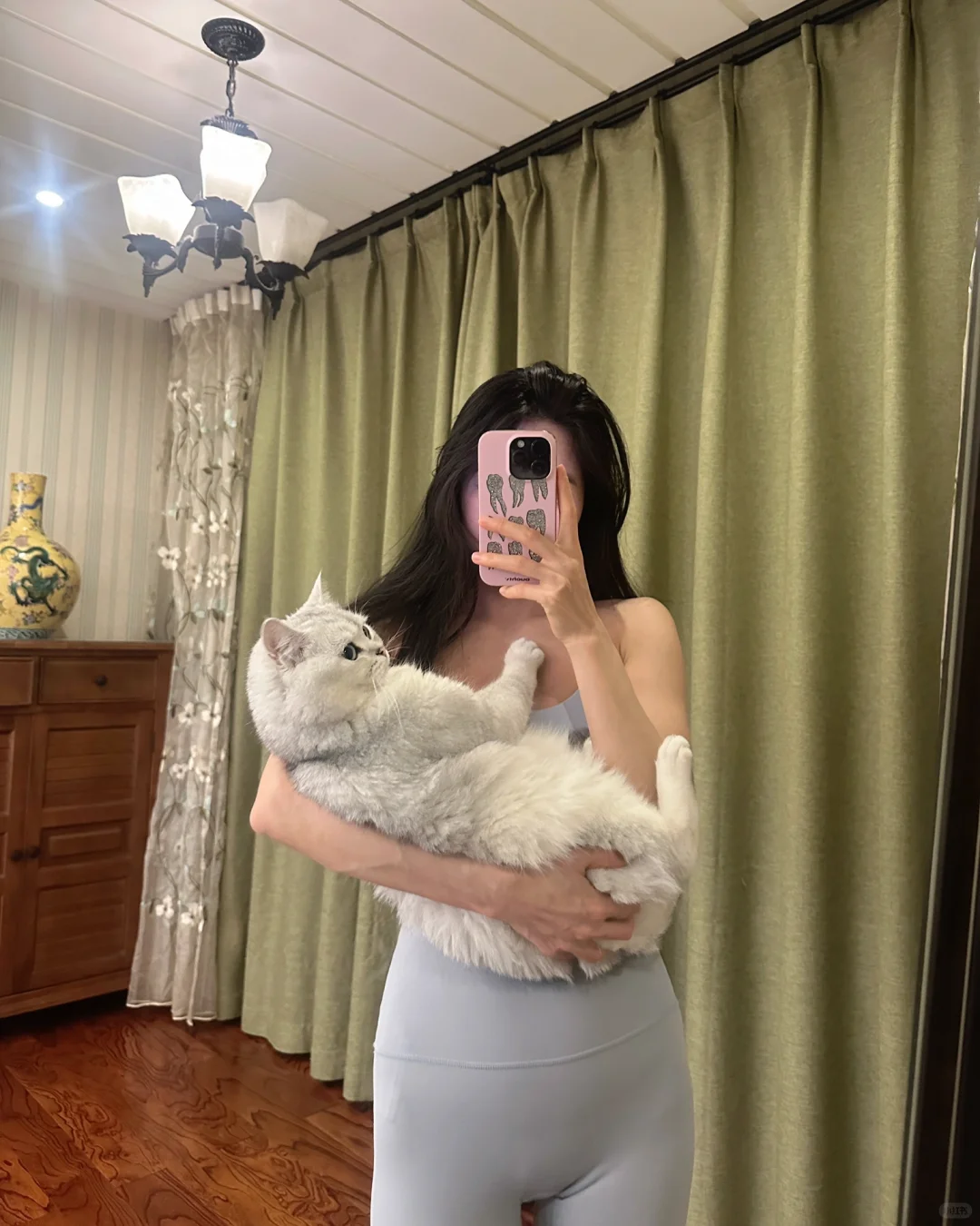 周一的她和它