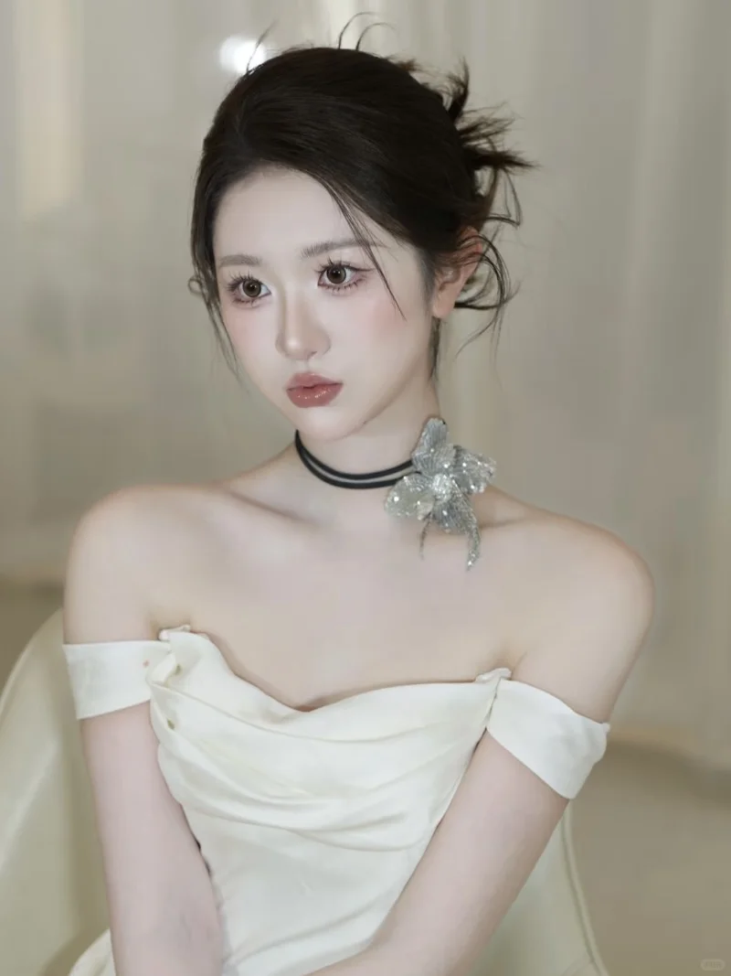 明天13号妆容模特