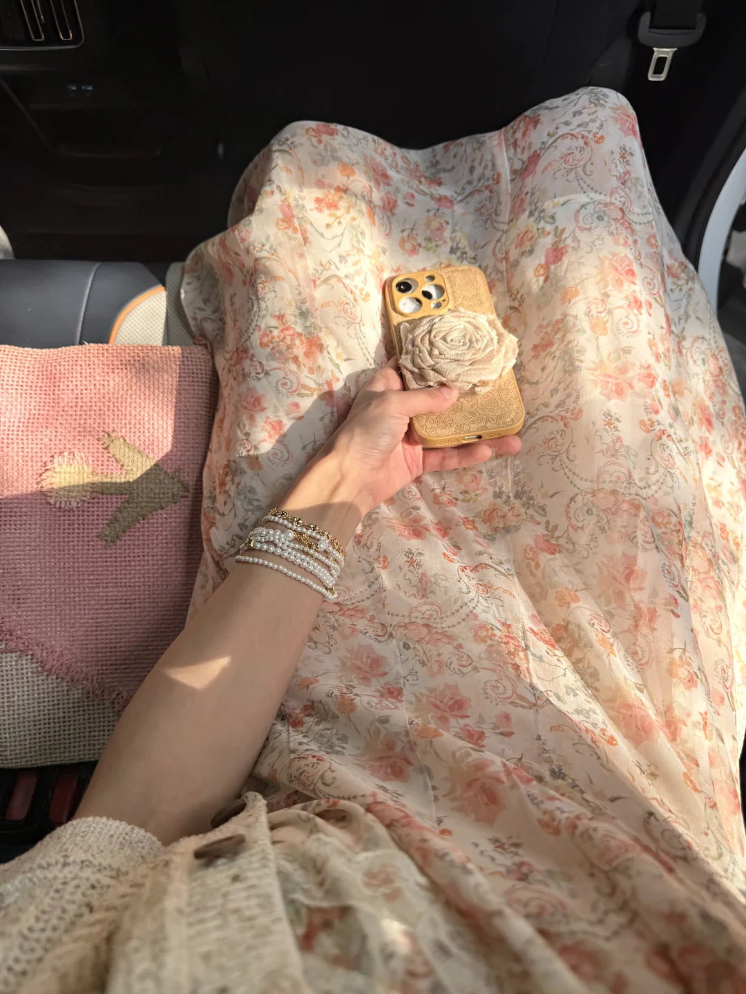 忍痛买了条贵的碎花💐裙……