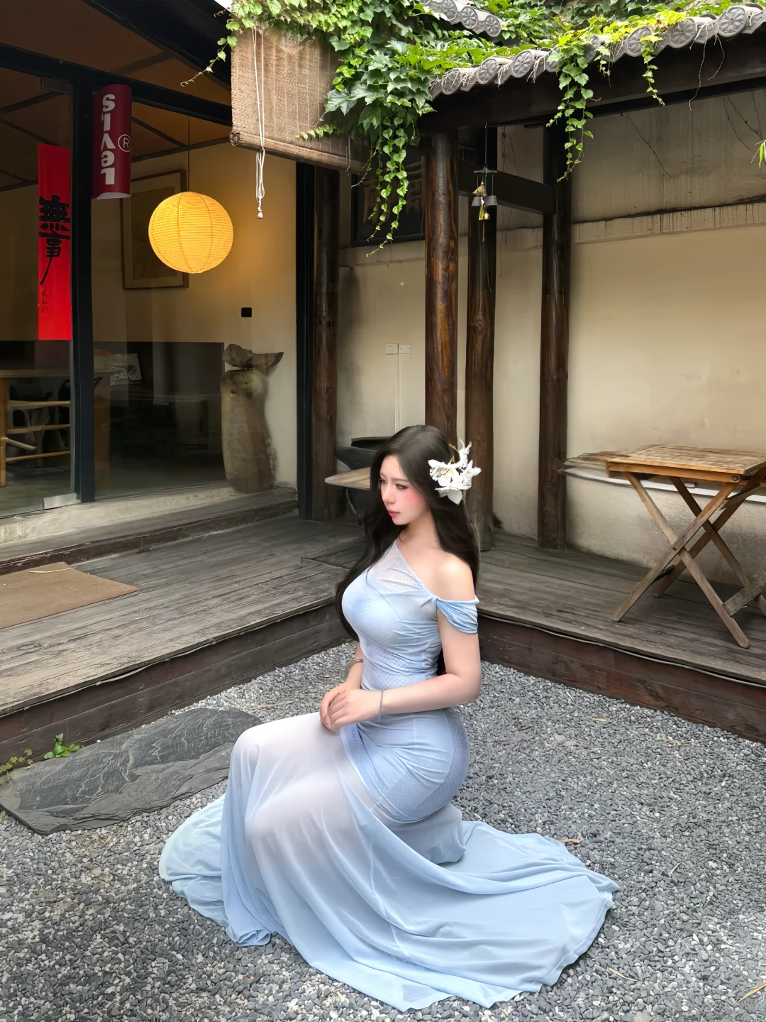 “像十四世纪的木质春”