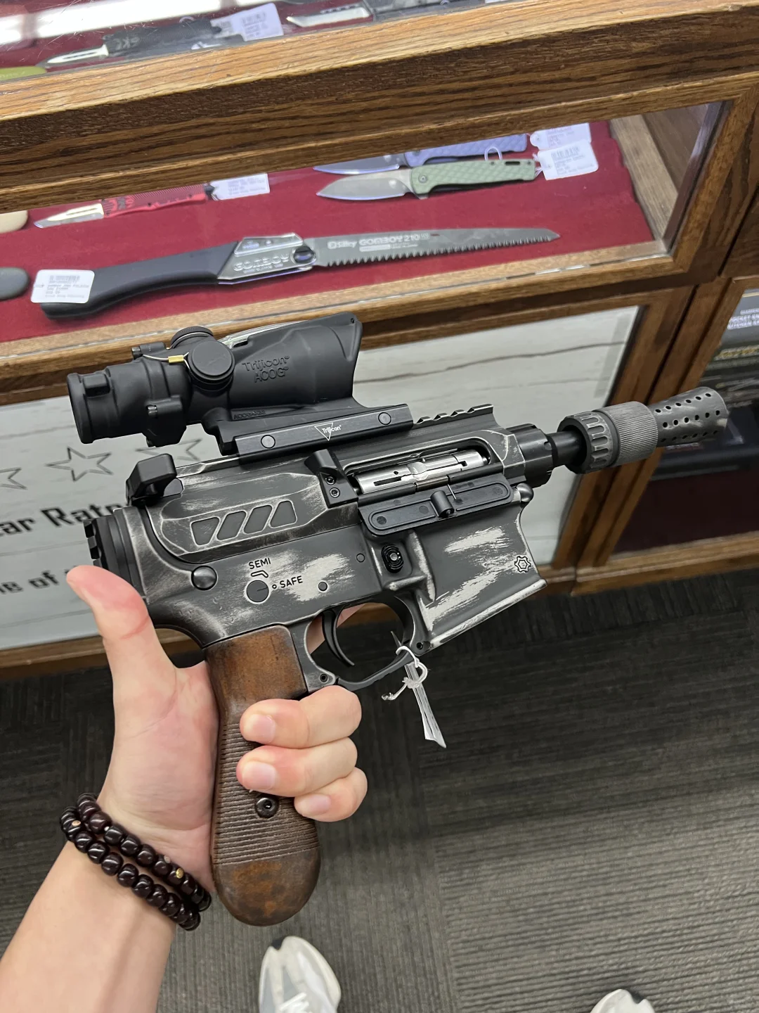 上次去🔫店看到的，有没有大神解答一下这是啥海外合法拍摄 玩