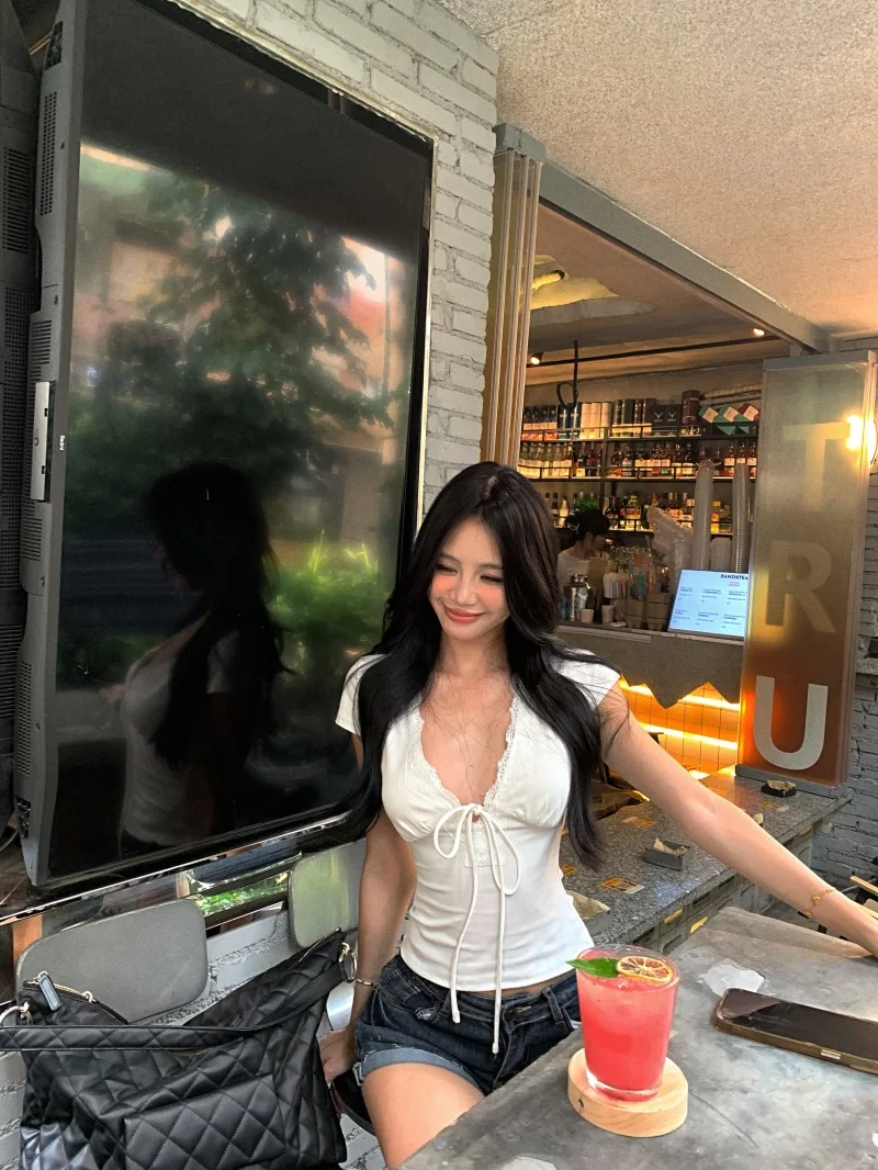 V领蕾丝上衣 好哇塞‼️