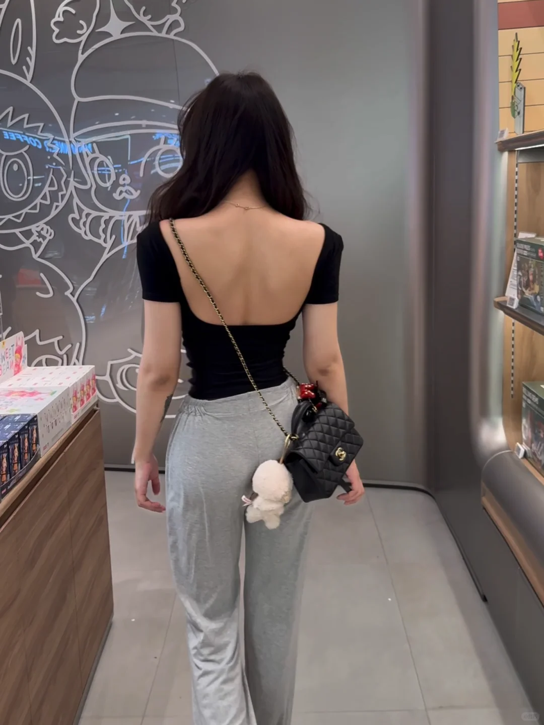 肌肉不发力的时候是瘦弱的小女生