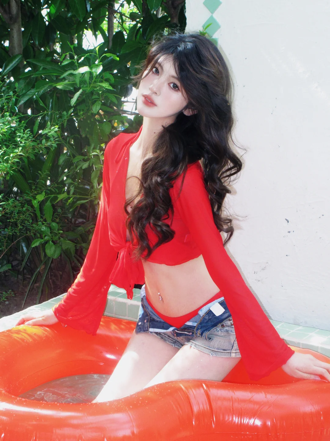 红色泳衣👙➕大波浪➕阳光☀️🟰明艳大美女