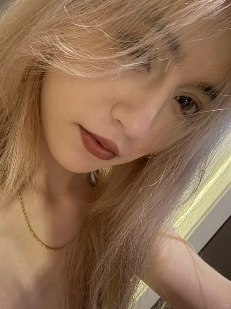维吾尔族女孩 有人要吗